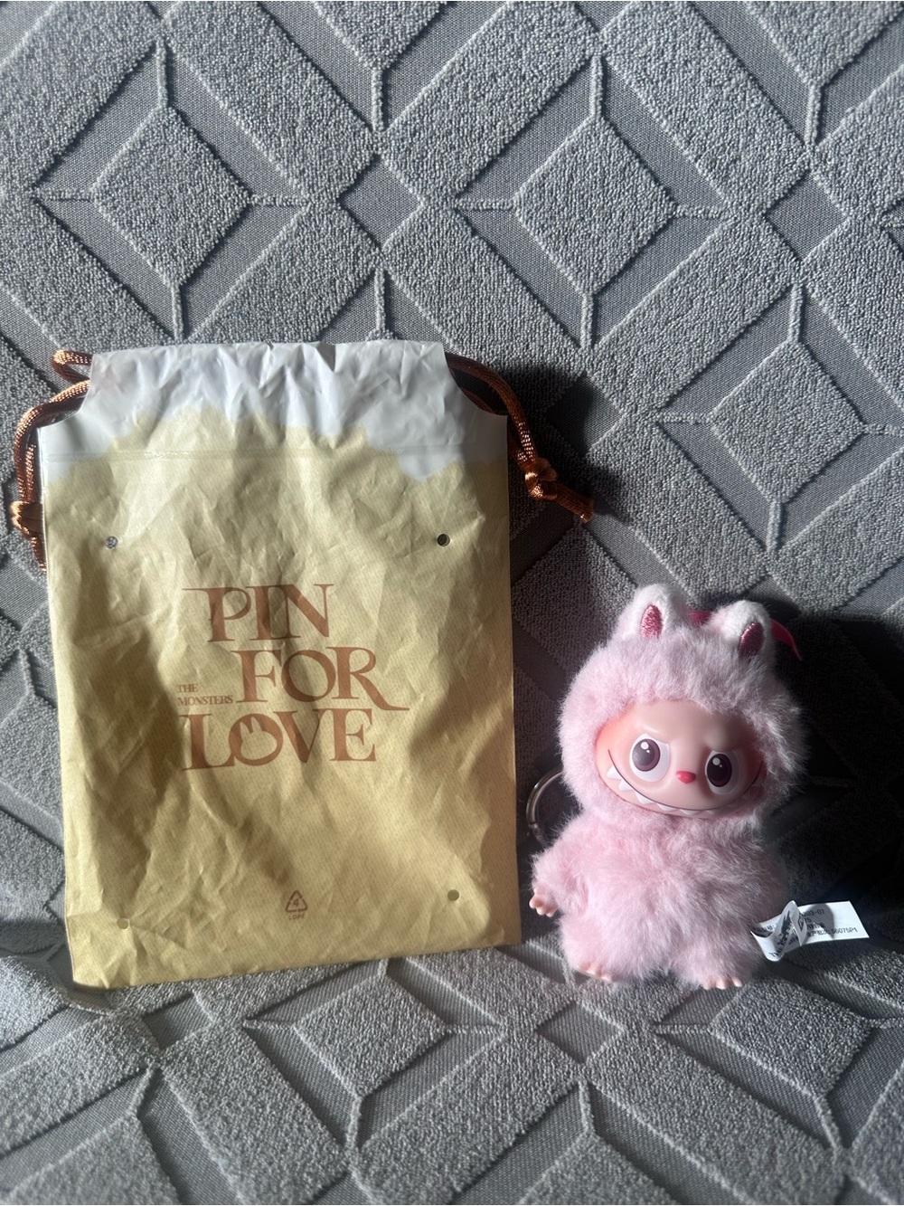 Pin for love labubu: G